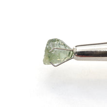 Load image into Gallery viewer, R632 Australian Sapphire facet rough 2.75cts
