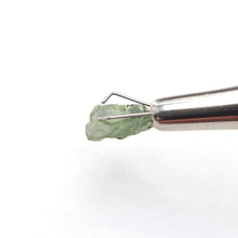 Load image into Gallery viewer, R632 Australian Sapphire facet rough 2.75cts
