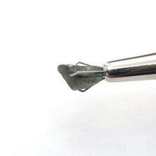 Load image into Gallery viewer, R638 Australian Sapphire facet rough 2.55cts
