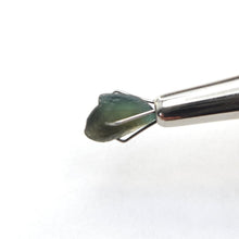 Load image into Gallery viewer, R638 Australian Sapphire facet rough 2.55cts
