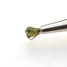 Load image into Gallery viewer, R640 Australia Sapphire facet rough 2.75cts

