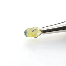 Load image into Gallery viewer, R641 Australian Sapphire facet rough 2.7cts
