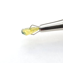 Load image into Gallery viewer, R641 Australian Sapphire facet rough 2.7cts
