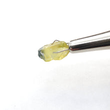 Load image into Gallery viewer, R641 Australian Sapphire facet rough 2.7cts
