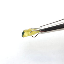 Load image into Gallery viewer, R641 Australian Sapphire facet rough 2.7cts
