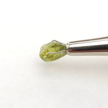 Load image into Gallery viewer, R463 Australian Sapphire facet rough 2.6cts
