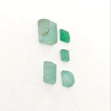 Load image into Gallery viewer, R653 Columbian Emerald preform parcel 3.2cts
