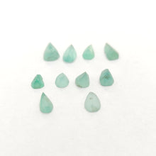Load image into Gallery viewer, R657 Columbian Emerald preform parcel 3.7cts

