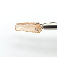 Load image into Gallery viewer, R675 Imperial Topaz facet rough 5.5cts

