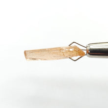 Load image into Gallery viewer, R675 Imperial Topaz facet rough 5.5cts
