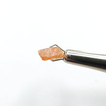 Load image into Gallery viewer, R675 Imperial Topaz facet rough 5.5cts
