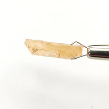 Load image into Gallery viewer, R676 Imperial Topaz facet rough 9.0 cts
