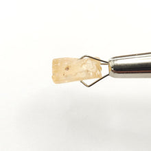 Load image into Gallery viewer, R677 Imperial Topaz facet rough 4.8cts
