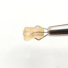 Load image into Gallery viewer, R677 Imperial Topaz facet rough 4.8cts
