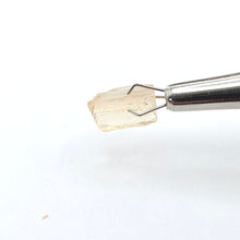 Load image into Gallery viewer, R678 Imperial Topaz facet rough 3.85cts
