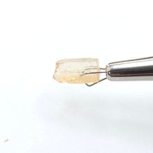 Load image into Gallery viewer, R678 Imperial Topaz facet rough 3.85cts
