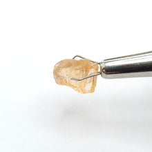 Load image into Gallery viewer, R679 Imperial Topaz facet rough 4.05cts
