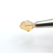 Load image into Gallery viewer, R679 Imperial Topaz facet rough 4.05cts
