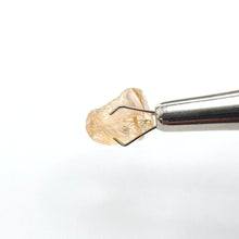 Load image into Gallery viewer, R679 Imperial Topaz facet rough 4.05cts
