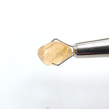 Load image into Gallery viewer, R679 Imperial Topaz facet rough 4.05cts
