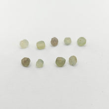 Load image into Gallery viewer, R687 Montana Sapphire facet rough preform parcel 2.5cts
