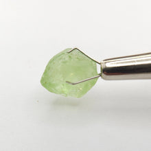 Load image into Gallery viewer, R702 Peridot facet rough 6.35cts
