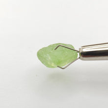 Load image into Gallery viewer, R702 Peridot facet rough 6.35cts
