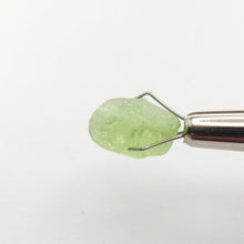 Load image into Gallery viewer, R702 Peridot facet rough 6.35cts
