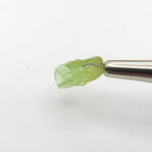 Load image into Gallery viewer, R704 Peridot facet rough 7.1cts
