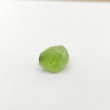 Load image into Gallery viewer, R705 Peridot facet rough 6.45cts

