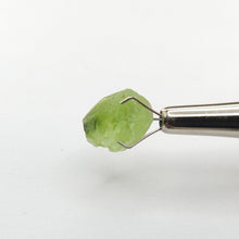 Load image into Gallery viewer, R705 Peridot facet rough 6.45cts
