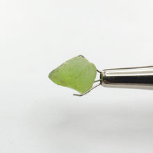 Load image into Gallery viewer, R705 Peridot facet rough 6.45cts
