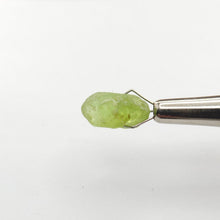 Load image into Gallery viewer, R706 Peridot facet rough 6.6cts
