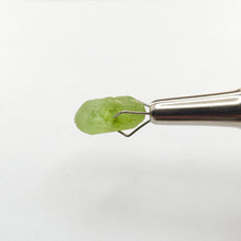 Load image into Gallery viewer, R706 Peridot facet rough 6.6cts
