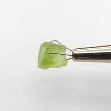 Load image into Gallery viewer, R707 Paridot facet rough 7.2cts
