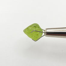 Load image into Gallery viewer, R709 Peridot facet rough 5.35cts
