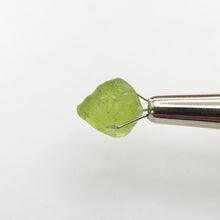 Load image into Gallery viewer, R709 Peridot facet rough 5.35cts

