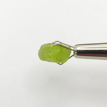 Load image into Gallery viewer, R709 Peridot facet rough 5.35cts
