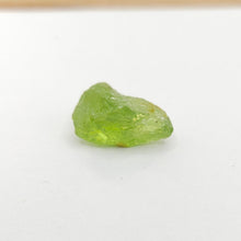 Load image into Gallery viewer, R710 Peridot facet rough 9.3cts
