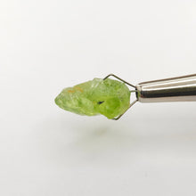 Load image into Gallery viewer, R710 Peridot facet rough 9.3cts

