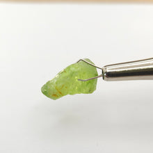 Load image into Gallery viewer, R710 Peridot facet rough 9.3cts
