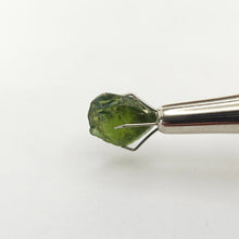 Load image into Gallery viewer, R711 Tourmaline facet rough 4.1cts
