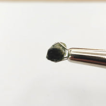 Load image into Gallery viewer, R712 Tourmaline facet rough 3.15cts
