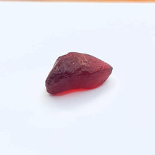 Load image into Gallery viewer, R29 Rhodolite Garnet facet rough 4.95cts
