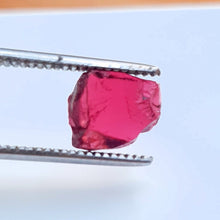 Load image into Gallery viewer, R36 Rhodolite Garnet facet rough 4.6cts
