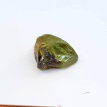 Load image into Gallery viewer, R41 Australian Sapphire facet rough 2.5cts
