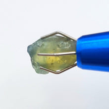 Load image into Gallery viewer, R88 Australian Sapphire facet rough 2.15cts
