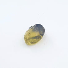 Load image into Gallery viewer, R93 Australian Sapphire facet rough 2.0cts
