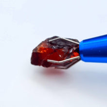 Load image into Gallery viewer, R137 Rhodolite Garnet facet rough 6.4cts
