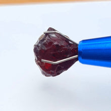 Load image into Gallery viewer, R144 Rhodolite Garnet facet rough 7.4cts
